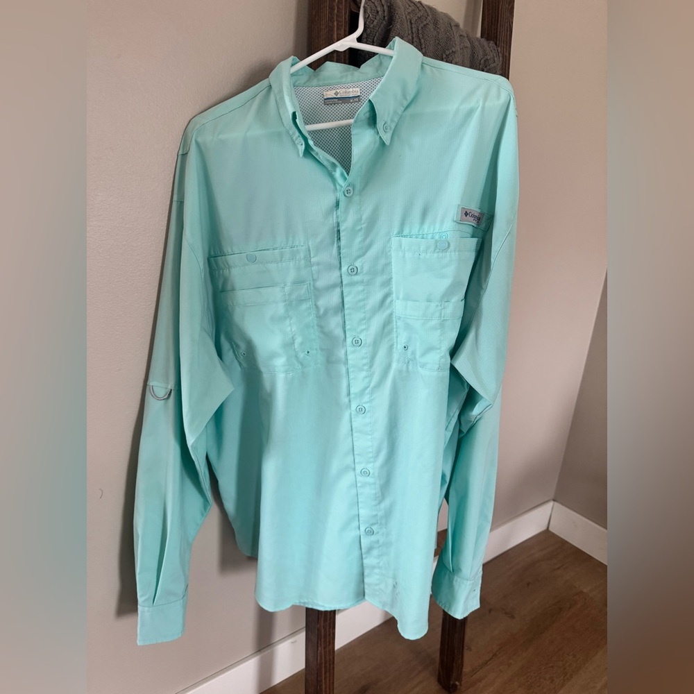 Columbia Men's Light Blue Casual Shirt